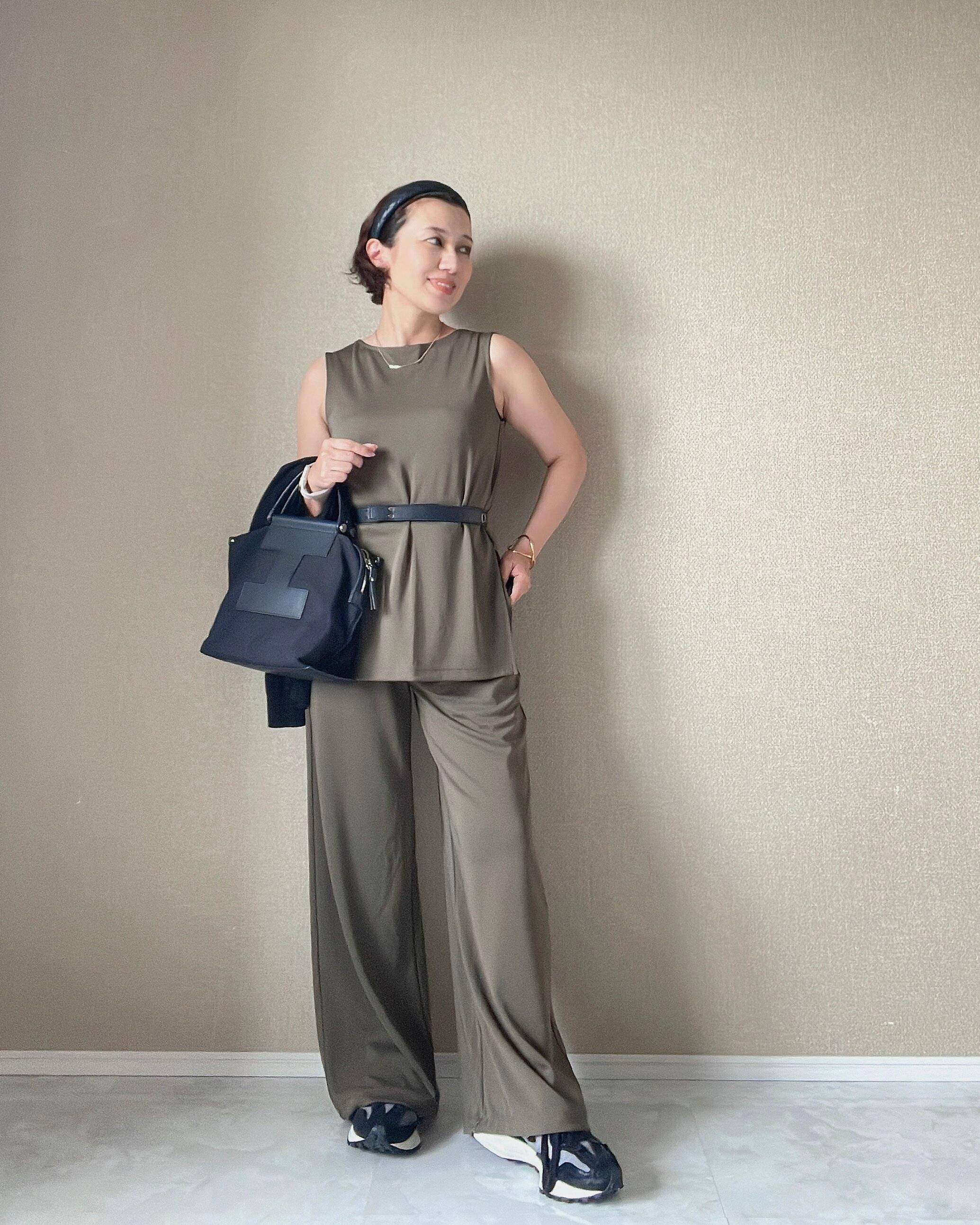 ユニクロ クレープジャジーノースリーブT