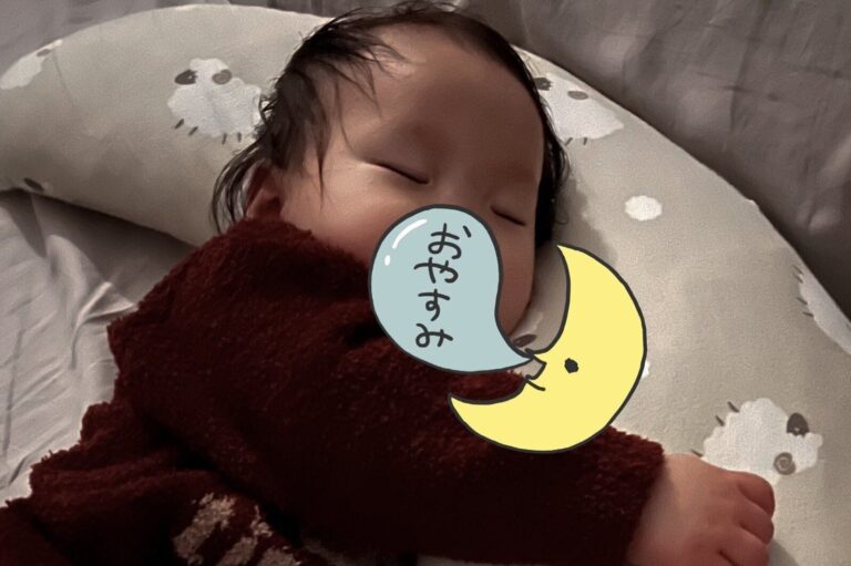 1歳の息子が抱き枕をママと勘違い！ぎゅっと抱きついて眠る姿に2.3万人が「かわいすぎる」「手と足がたまらない！」と悶絶