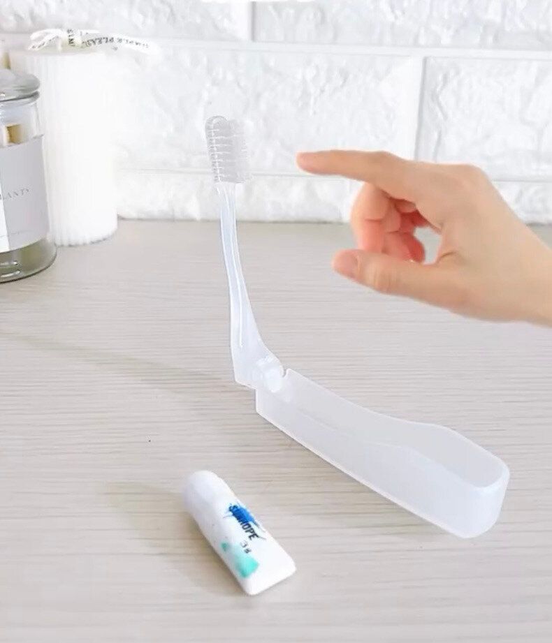 コンパクトで持ち運びやすい!「折りたたみ歯ブラシ」