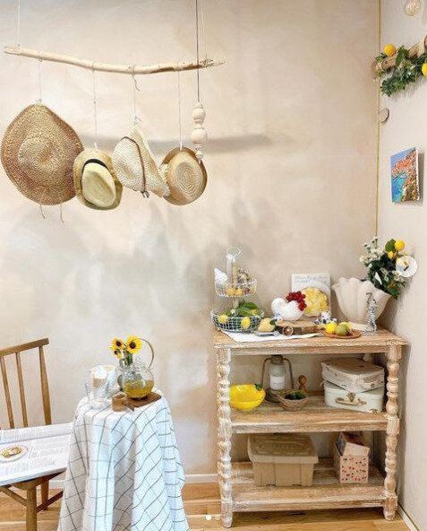 流木を使ったぶらさげ収納で帽子をおしゃれに収納する