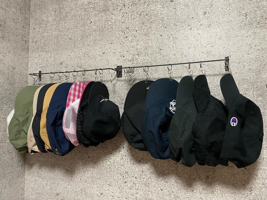 アイアンバーを使った男前な帽子収納