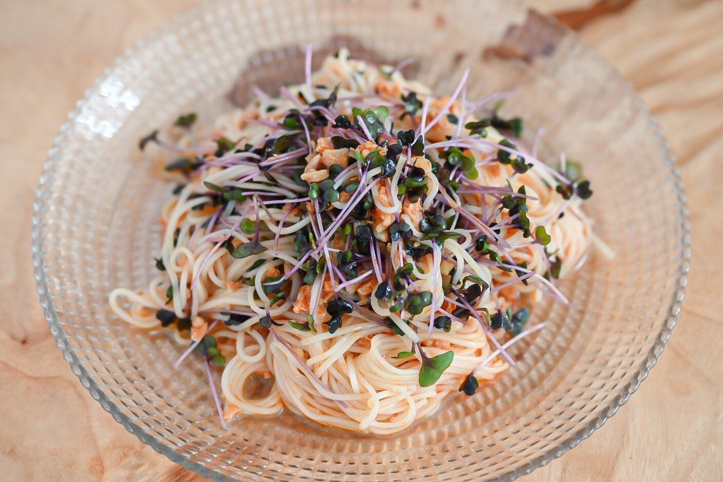 鮭にんにく辣油のそうめん