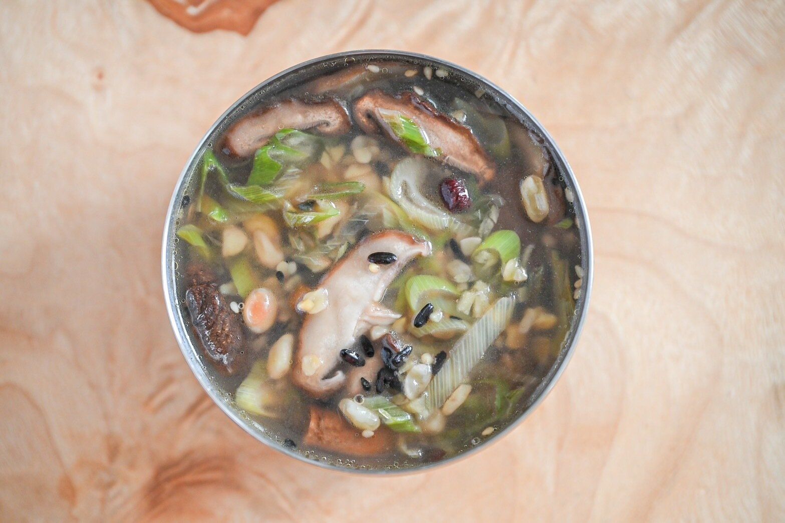 器に入った雑穀スープ