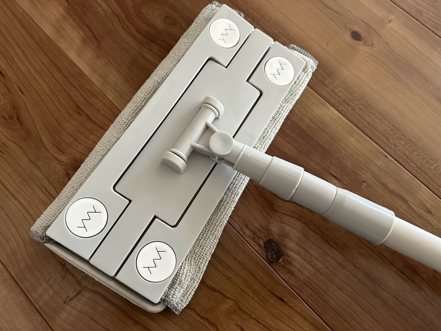 床掃除に最適！ダイソーの2WAY仕様のクリップ型モップ！