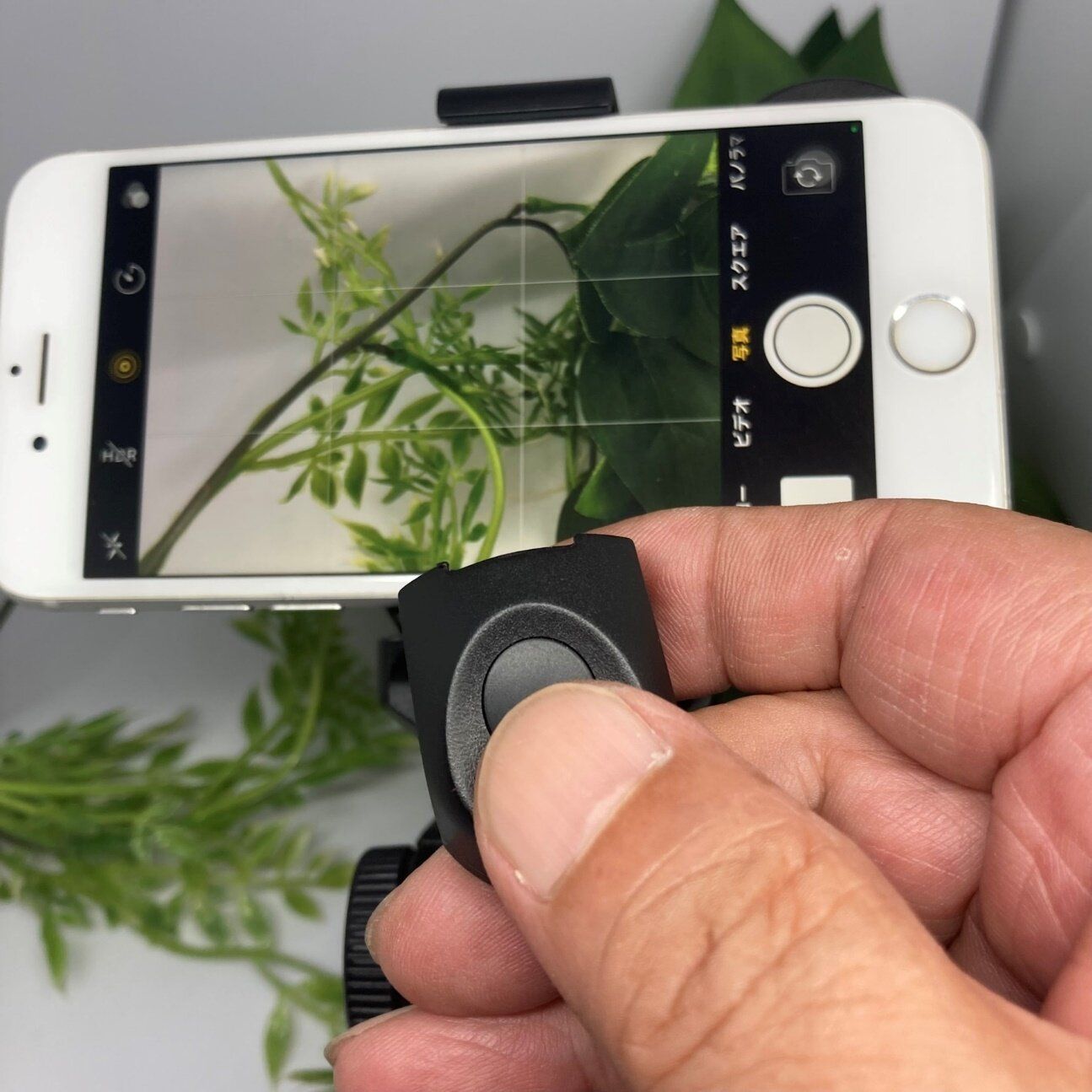 あなたのスマホがまるで高級カメラのような使い心地に！ダイソー「ワンハンドシャッター」