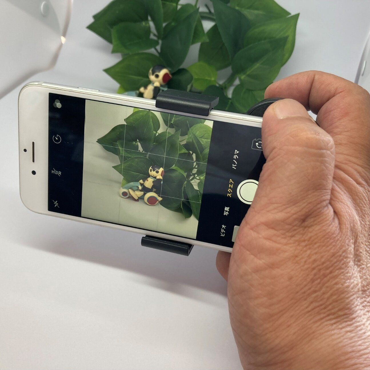 あなたのスマホがまるで高級カメラのような使い心地に！ダイソー「ワンハンドシャッター」