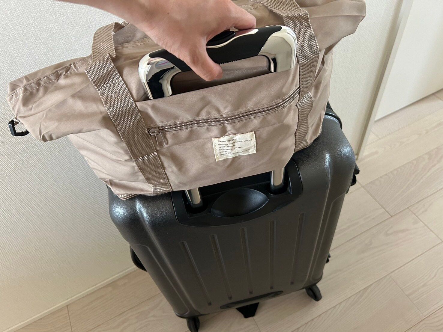 【3COINS】旅行時に持っていきたい！キャリーケースでのお出かけに便利なバッグ！