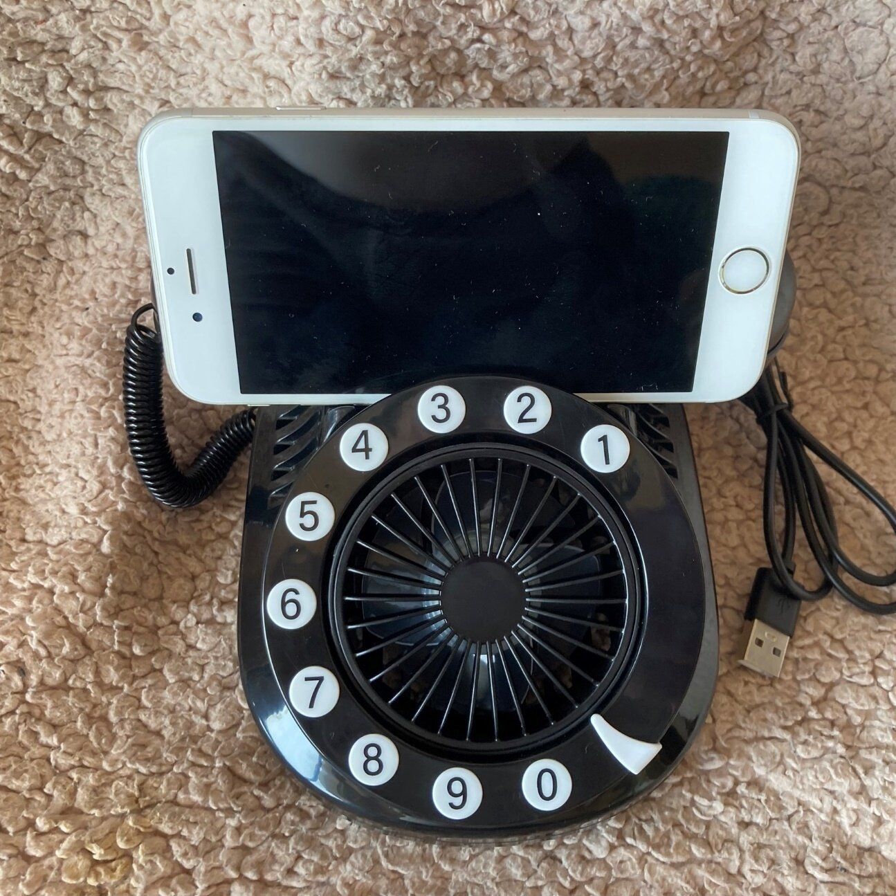 【ダイソー】もはや夏の風物詩？ダイソーの「昭和レトロ扇風機」シリーズが予想もしない方向へ進化していた！