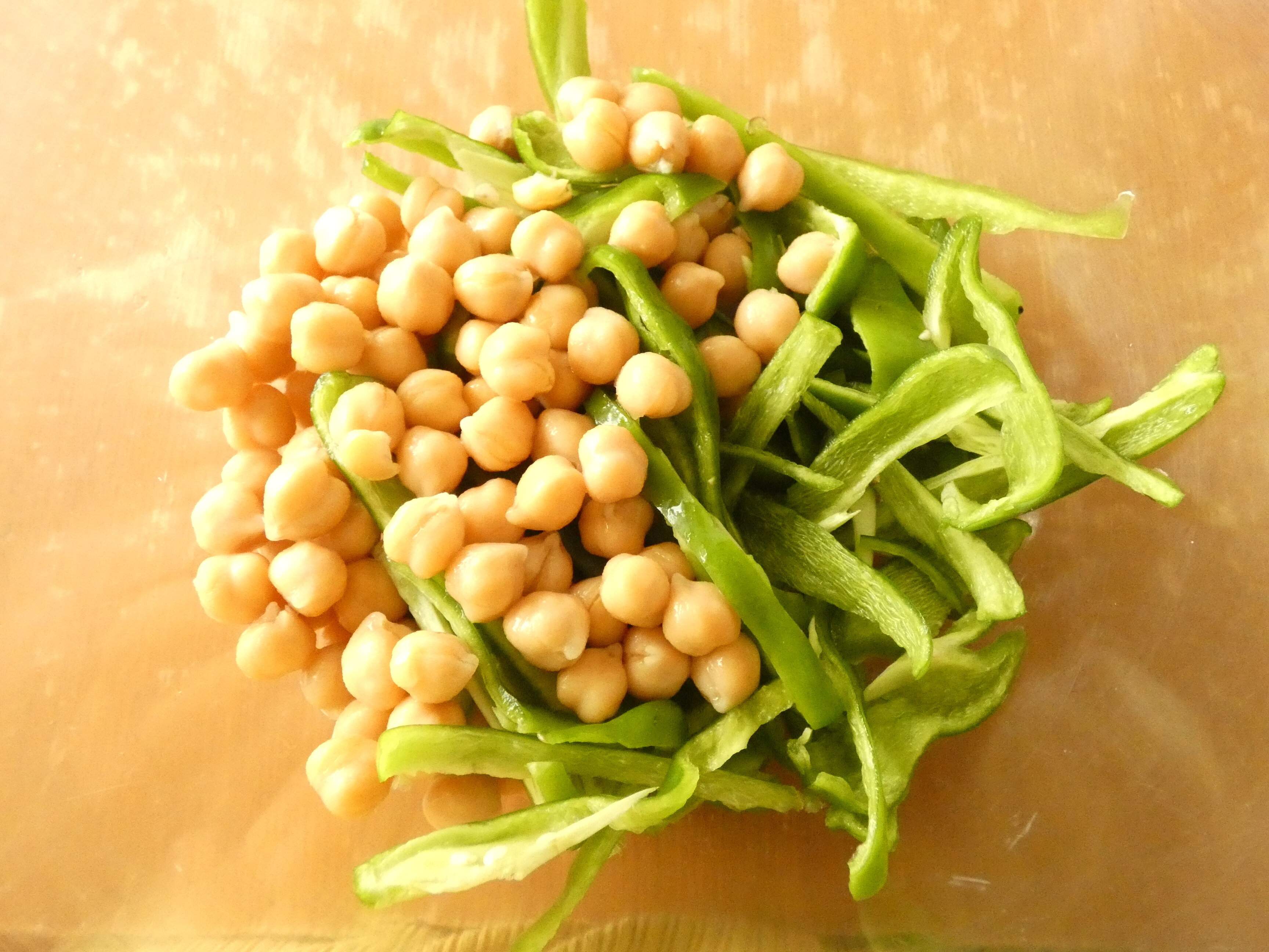 ピーマンとひよこ豆の甘味噌あえ