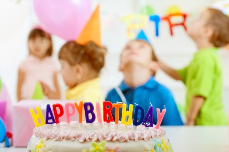 2歳の誕生日プレゼントのおすすめ30選を紹介！｜子ども・親が喜ぶ選び方とは？