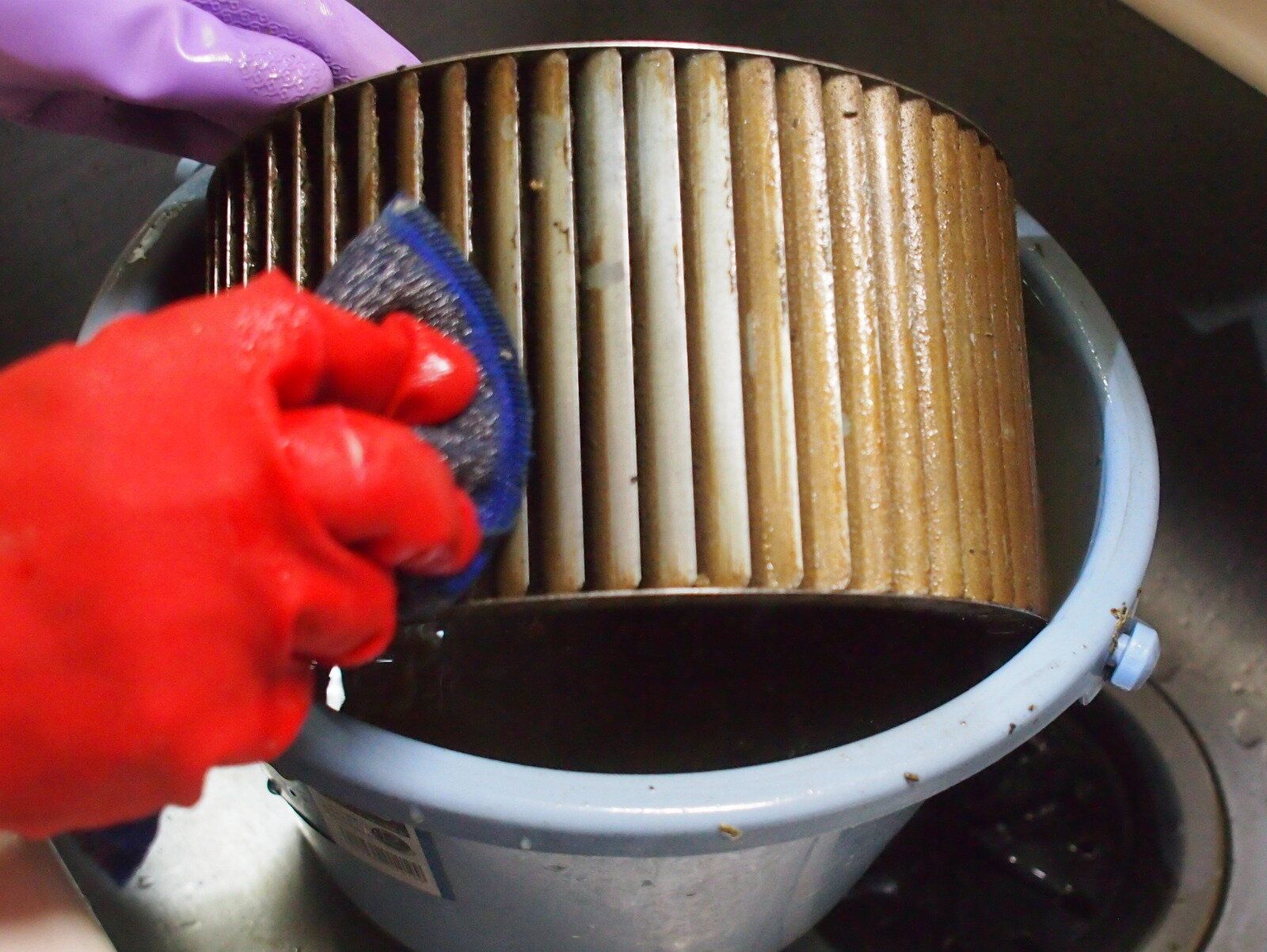 レンジフードのフィルターやドラムをはずして洗いましょう!