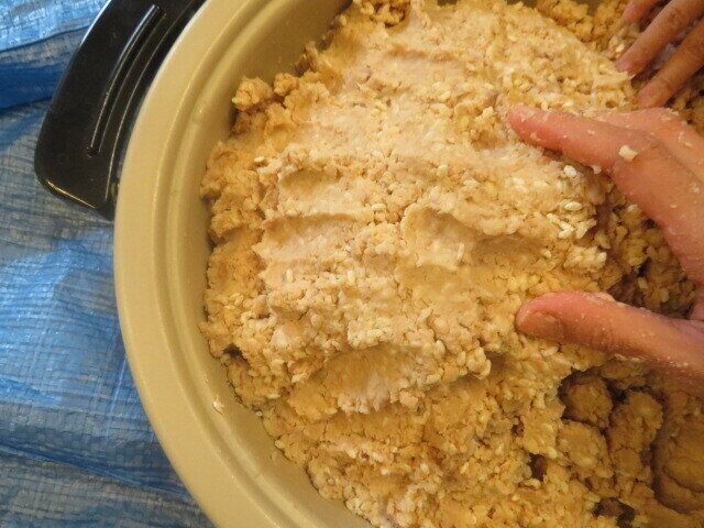 みそを混ぜる様子