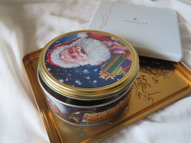 かわいくて捨てられない!お菓子缶のふたの意外な活用術3