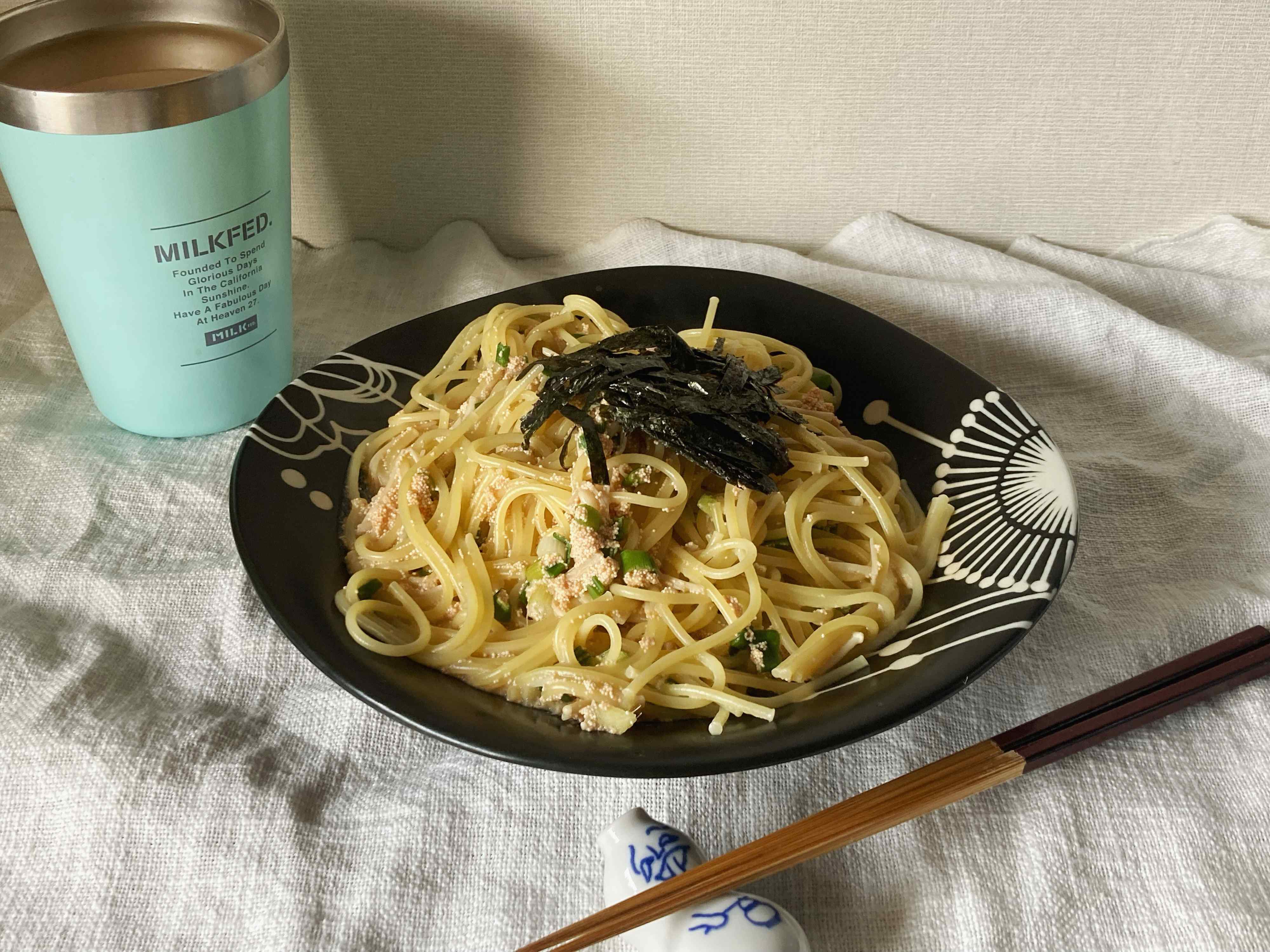 パスタは箸で食べる