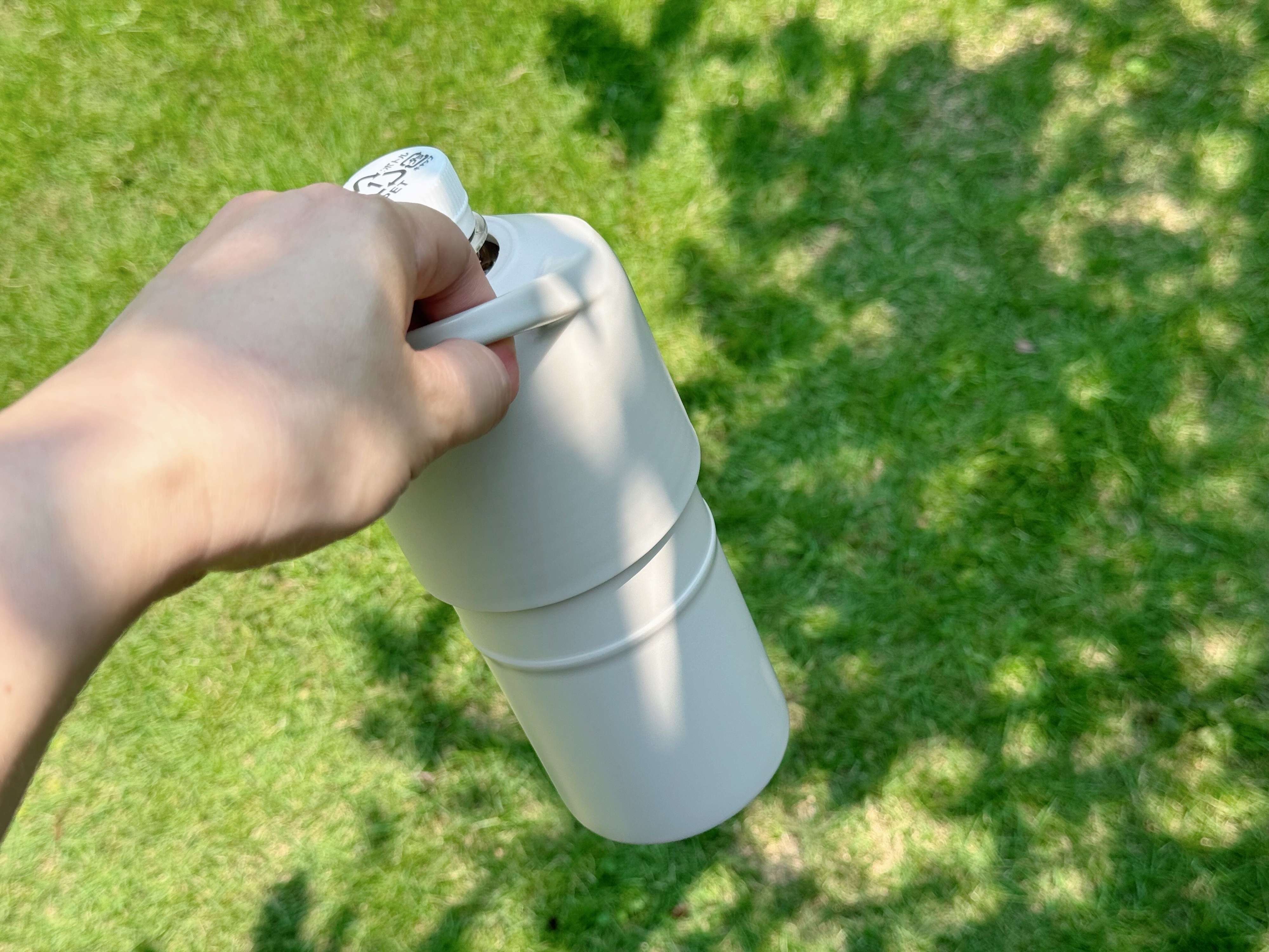 【ニトリ】もう100均では買わない！冷たさが持続する「ペットボトルホルダー」は1,000円以上でも買う価値あり！