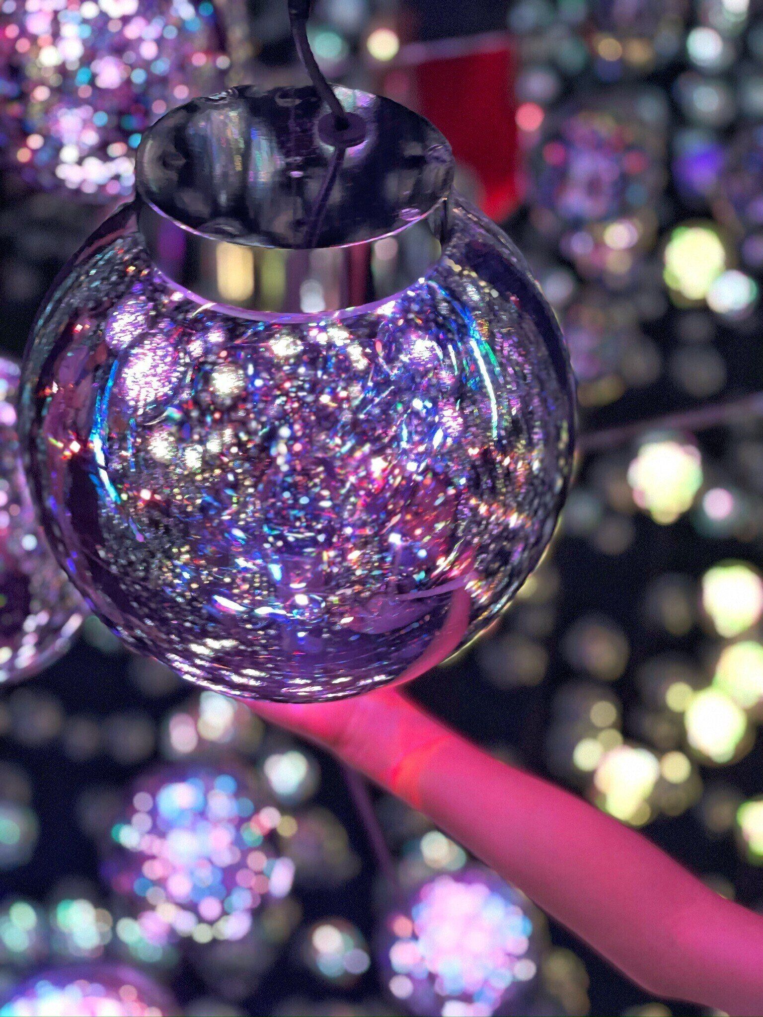 《Bubble Universe: 光の球体結晶、ぷるんぷるんの光、環境が生む光 - ワンストローク》