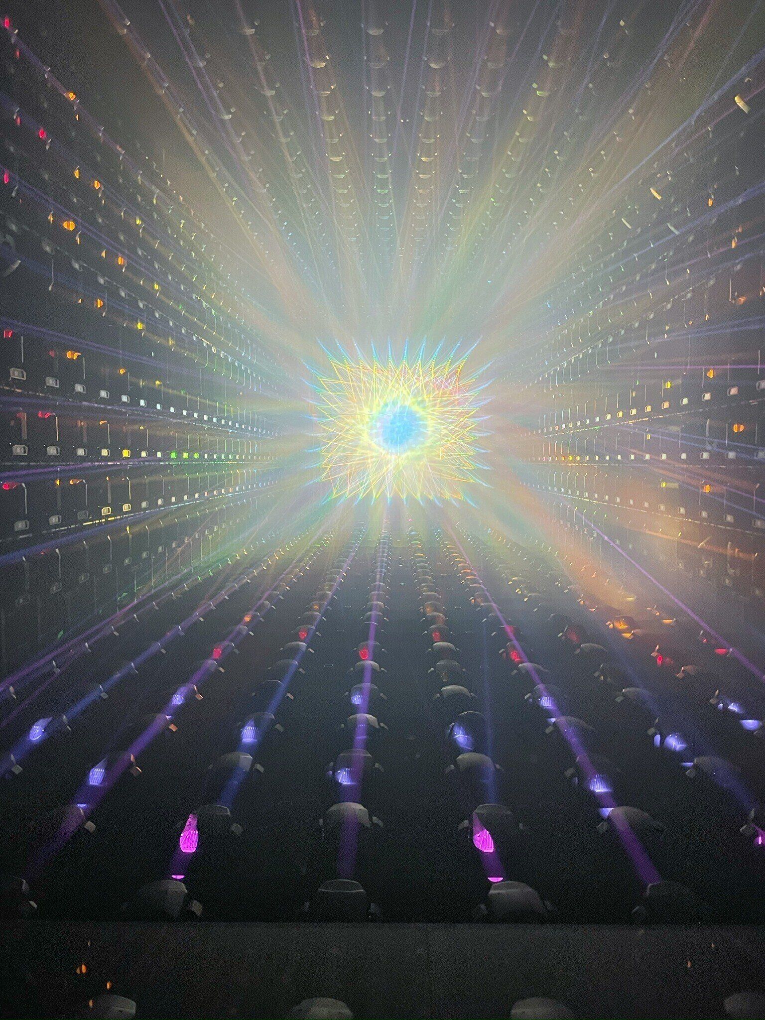 チームラボ《Cosmic Consciousness》Light Sculpture（光の彫刻）