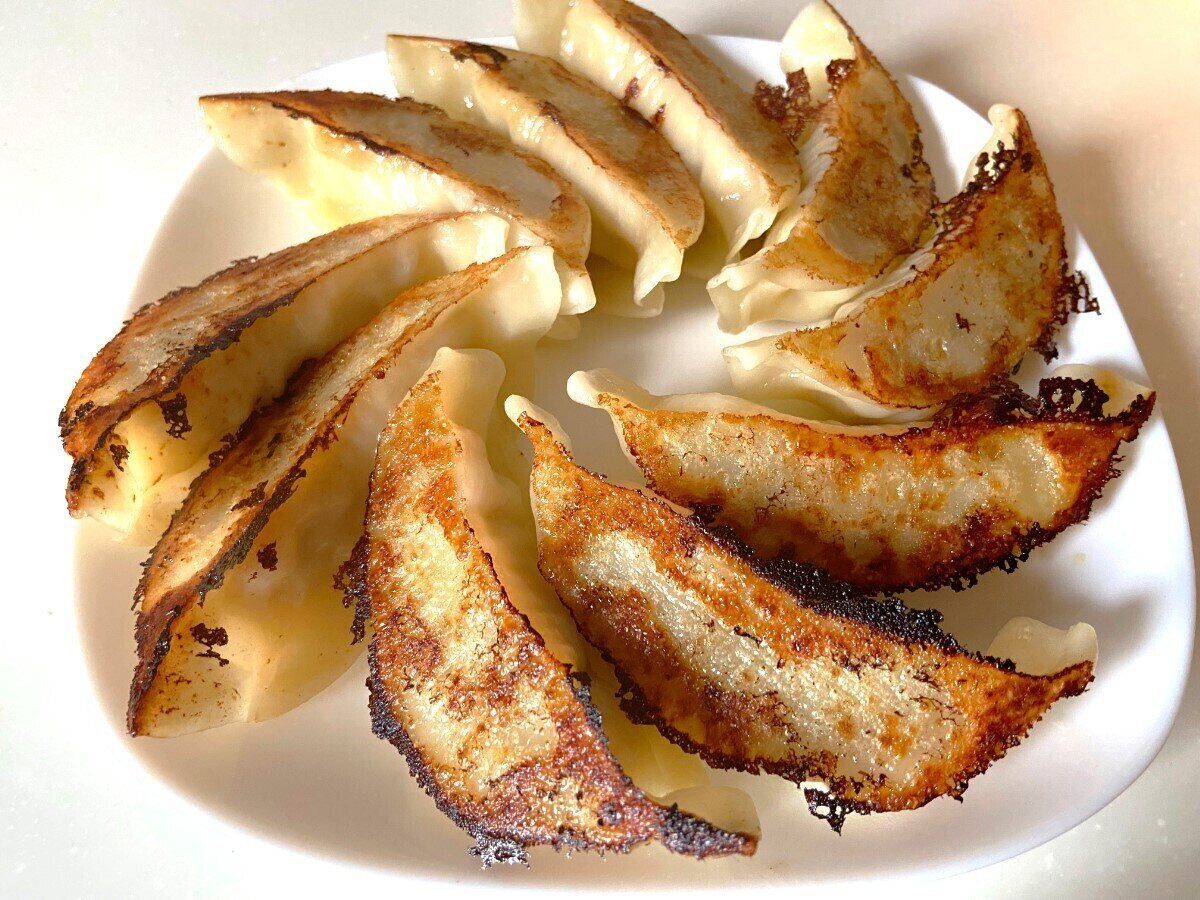 香ばしく焼けた餃子