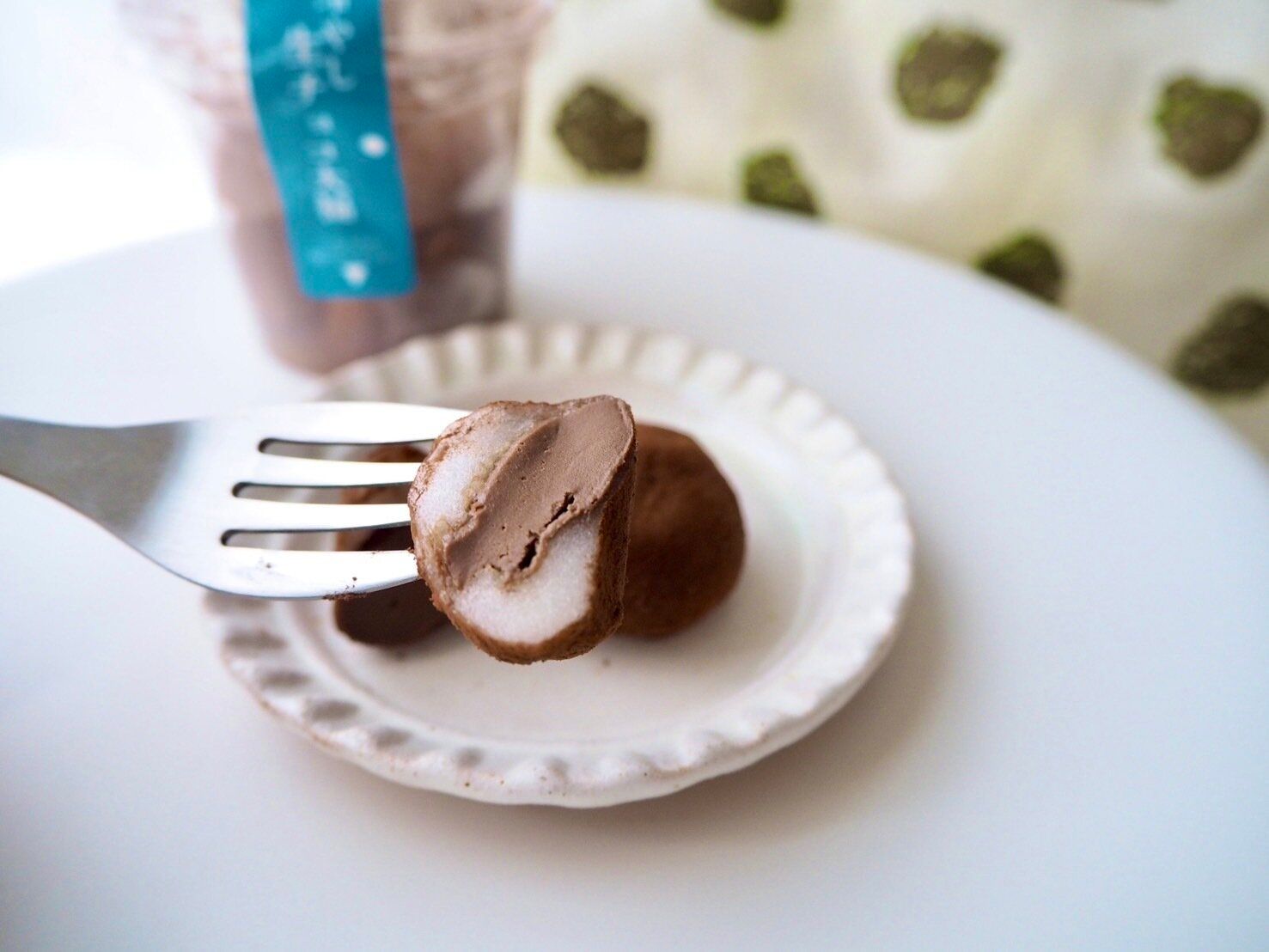 シャトレーゼ「冷やし生チョコ大福カップ入」断面写真