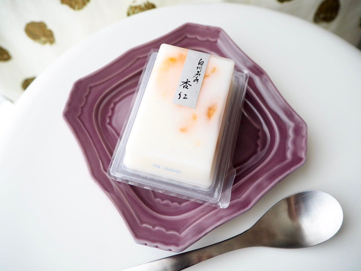 シャトレーゼ「白州名水　杏仁」商品写真