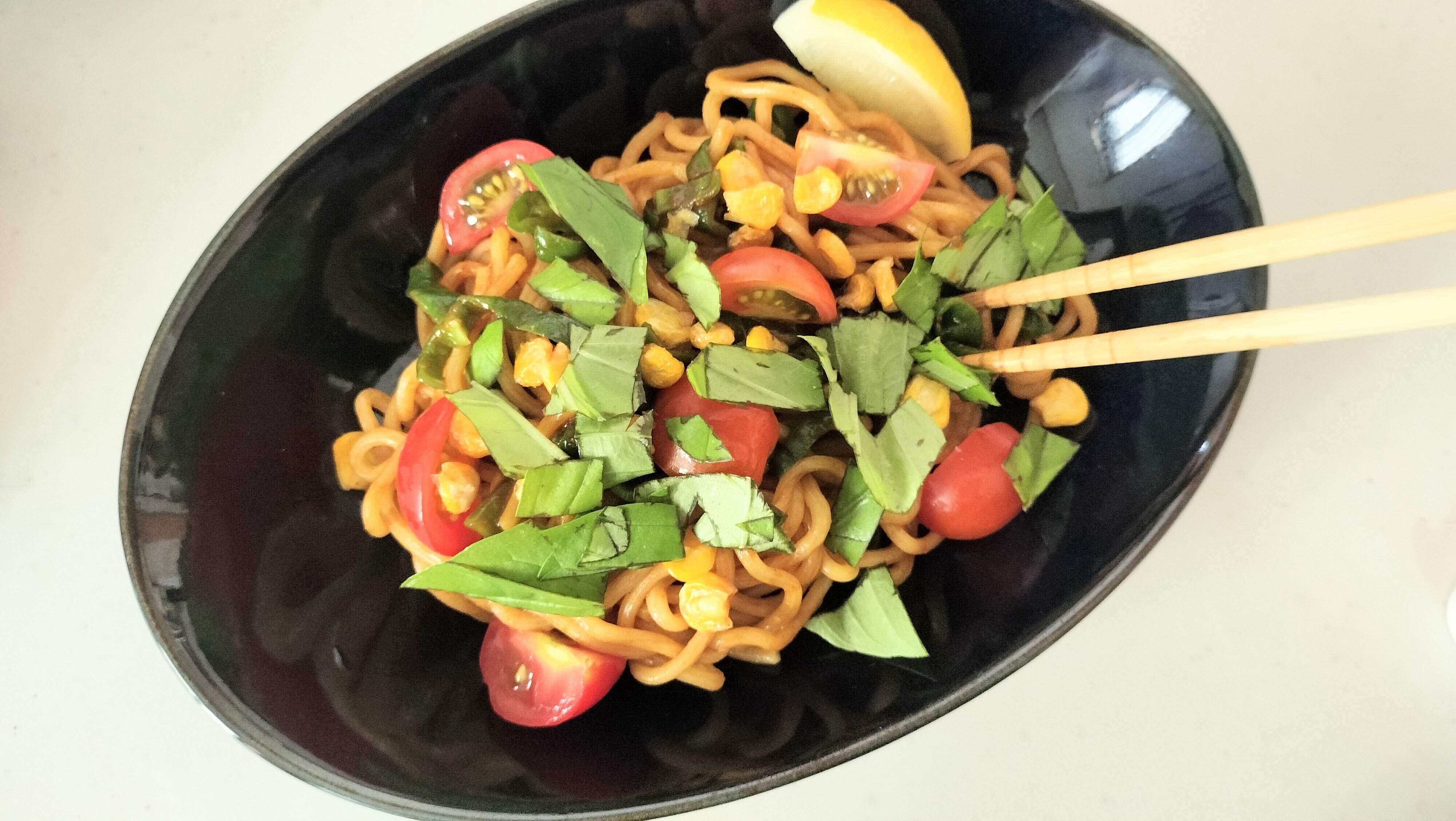 好きな具材をトッピングする