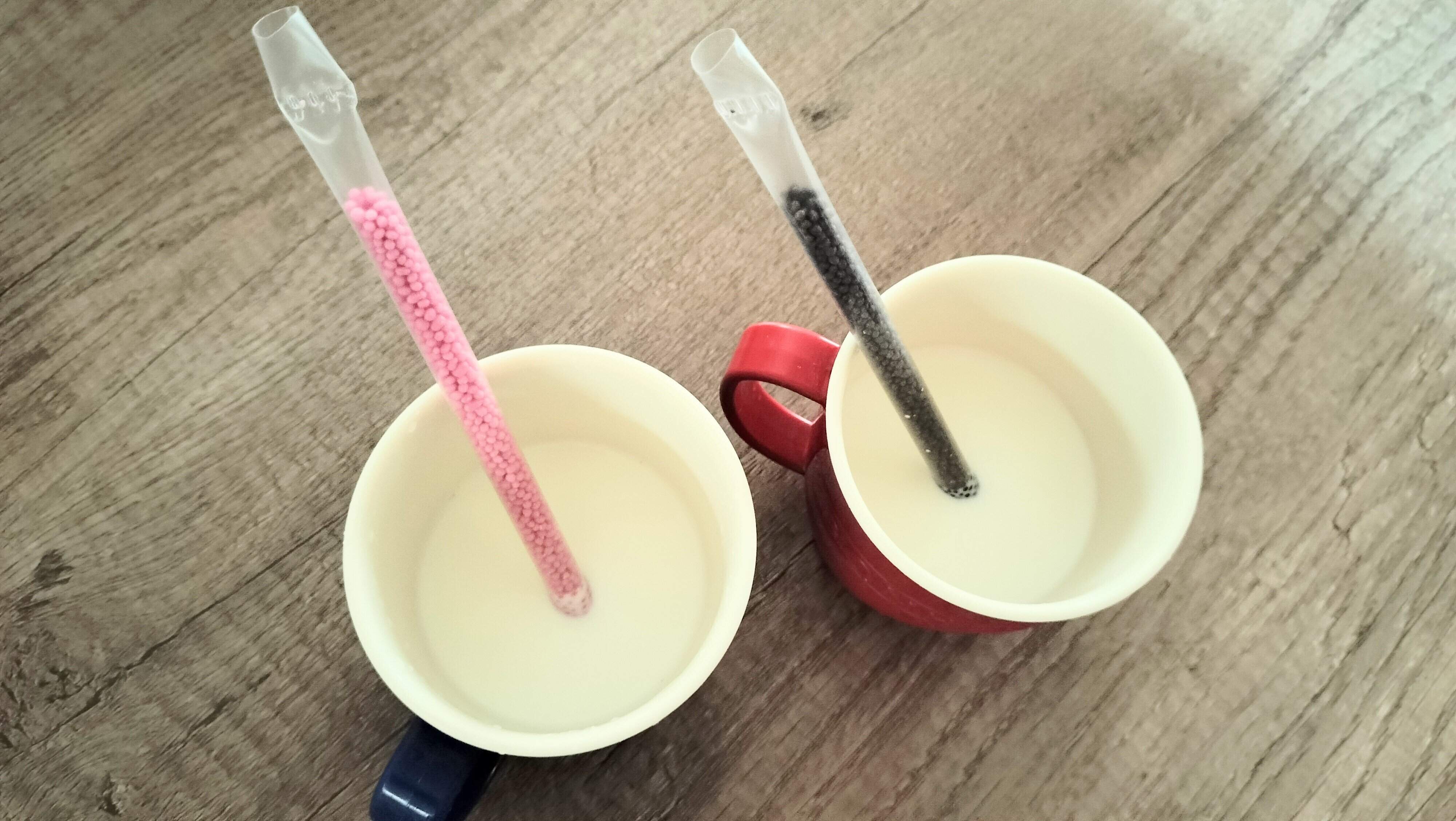 牛乳に差し込んでストローのように飲むタイプ