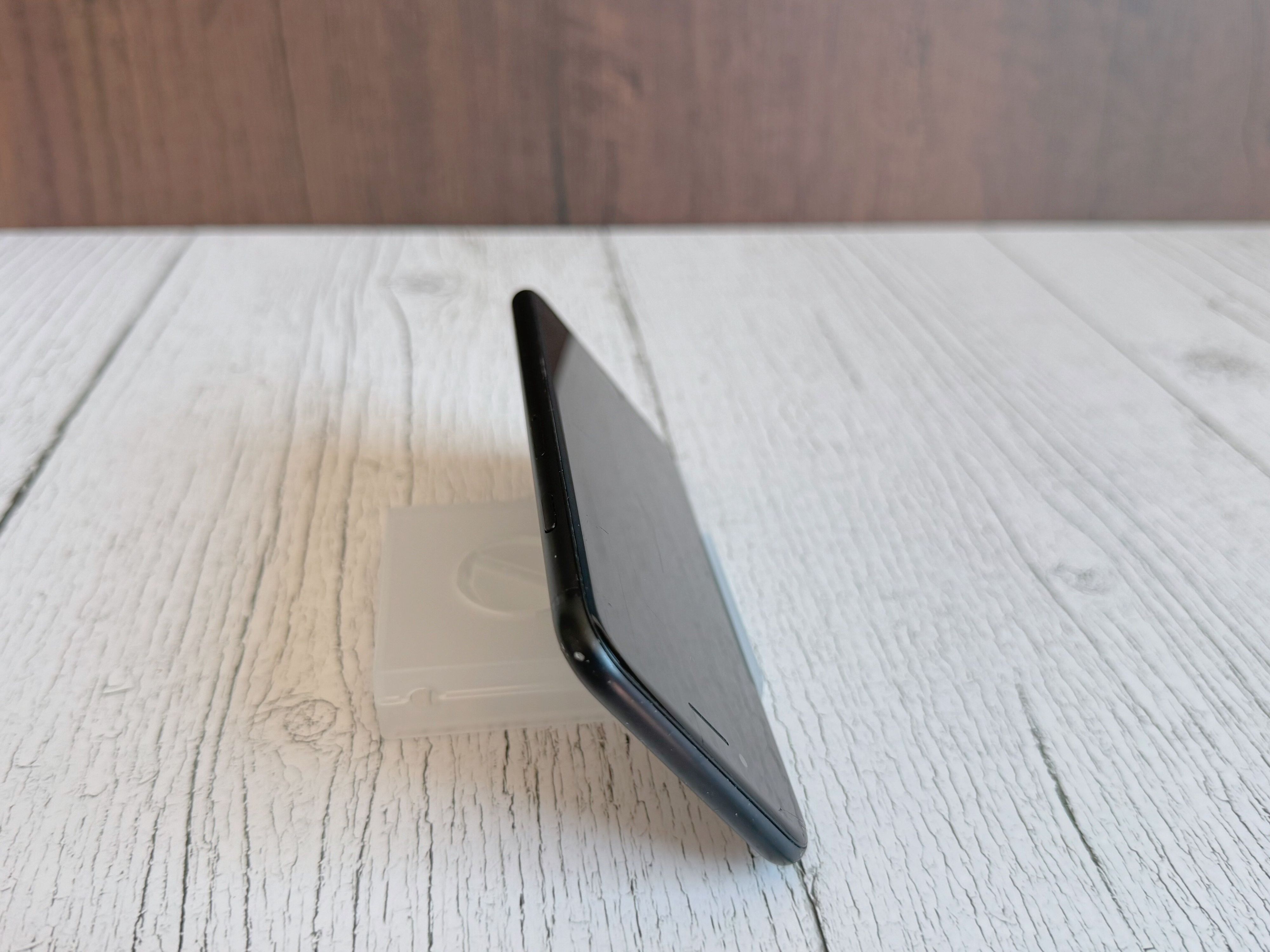 3.スマホスタンドとしても使えるから