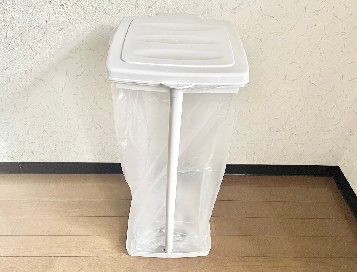 ダイソーのゴミ袋ホルダーを使うところ