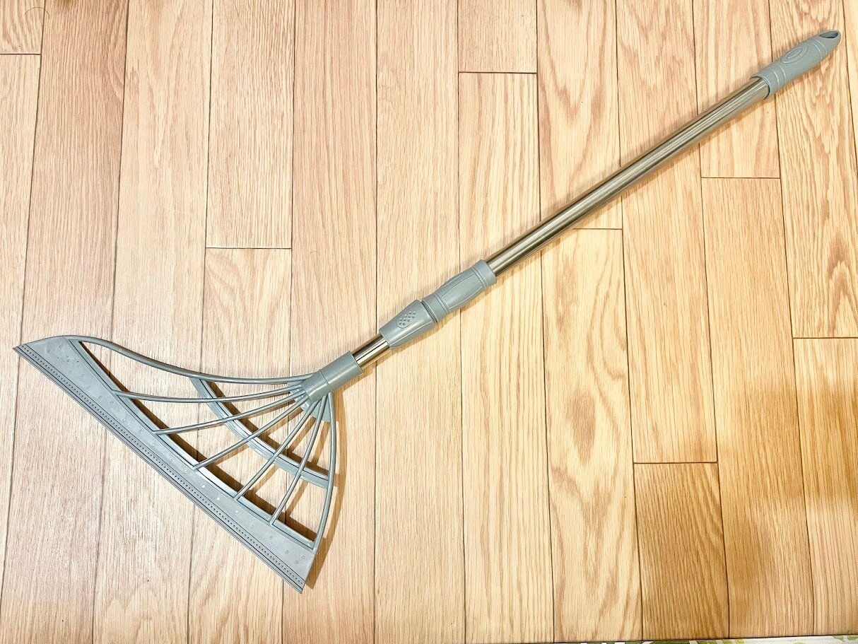 ダイソー「マルチ万能ほうき」