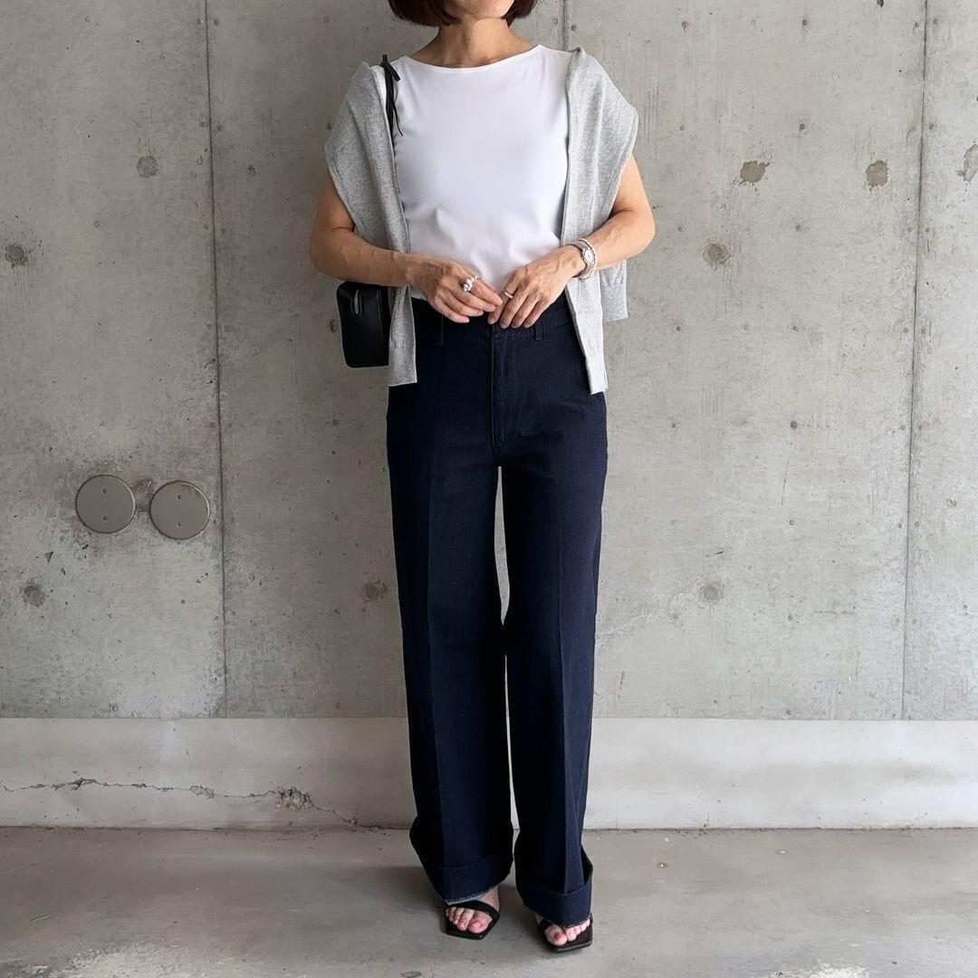 【ユニクロ】上品・着やせ効果絶大！話題沸騰中の「新作デニム」をチェック