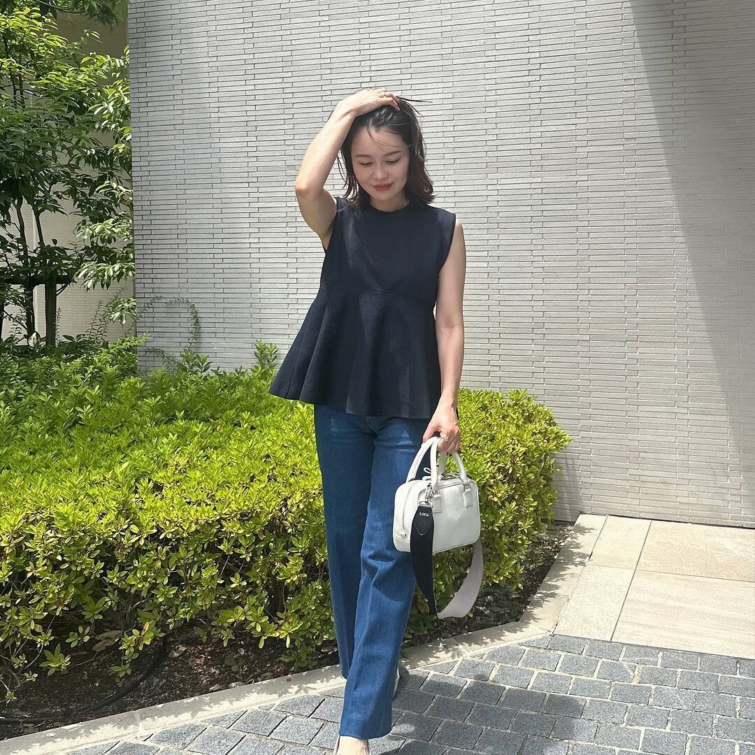 【ユニクロ】上品・着やせ効果絶大！話題沸騰中の「新作デニム」をチェック