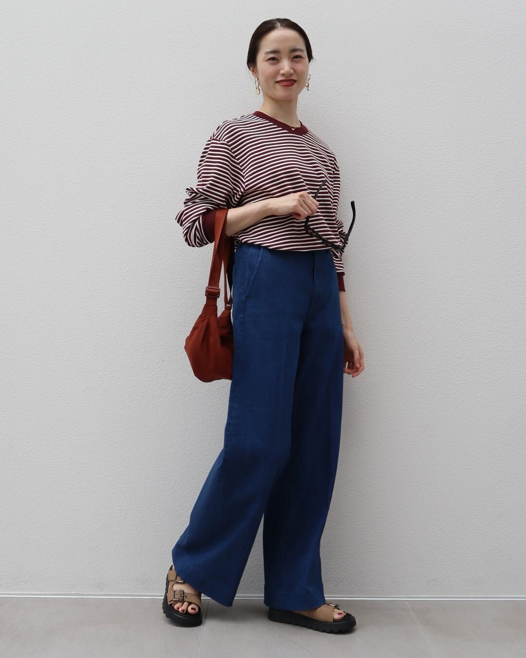 【ユニクロ】上品・着やせ効果絶大！話題沸騰中の「新作デニム」をチェック