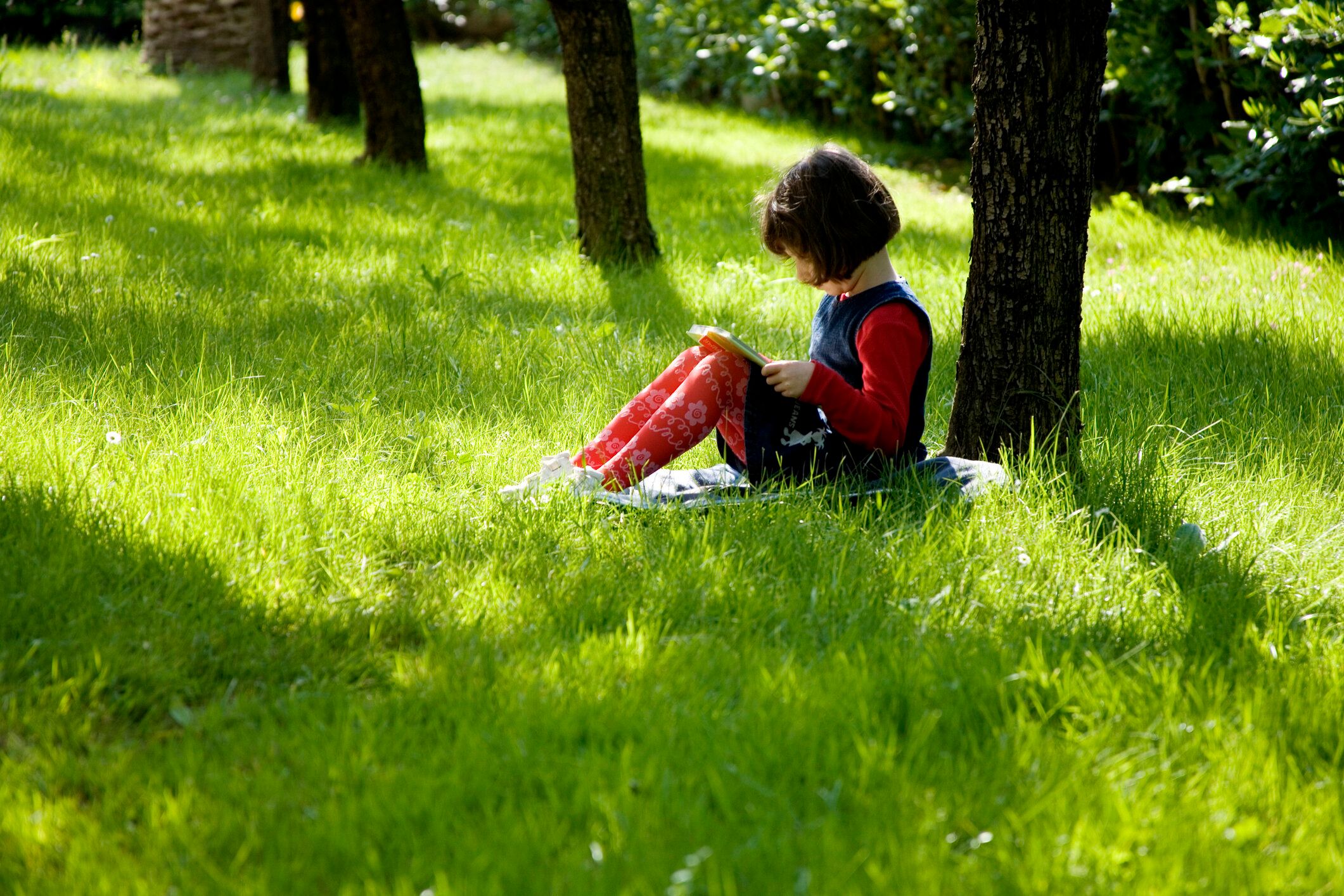 マットに座る女の子