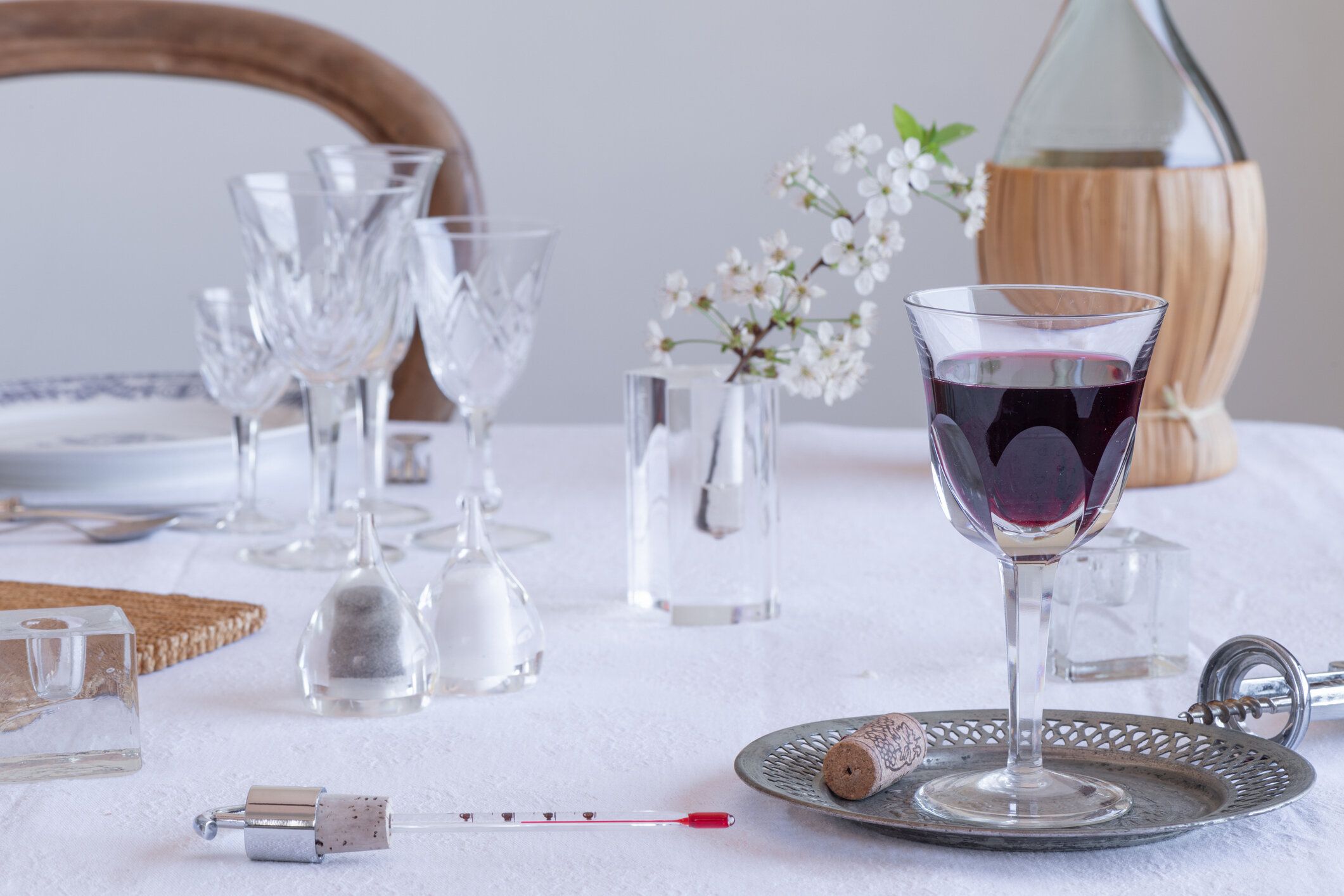 食卓を彩るおしゃれなワイングラス