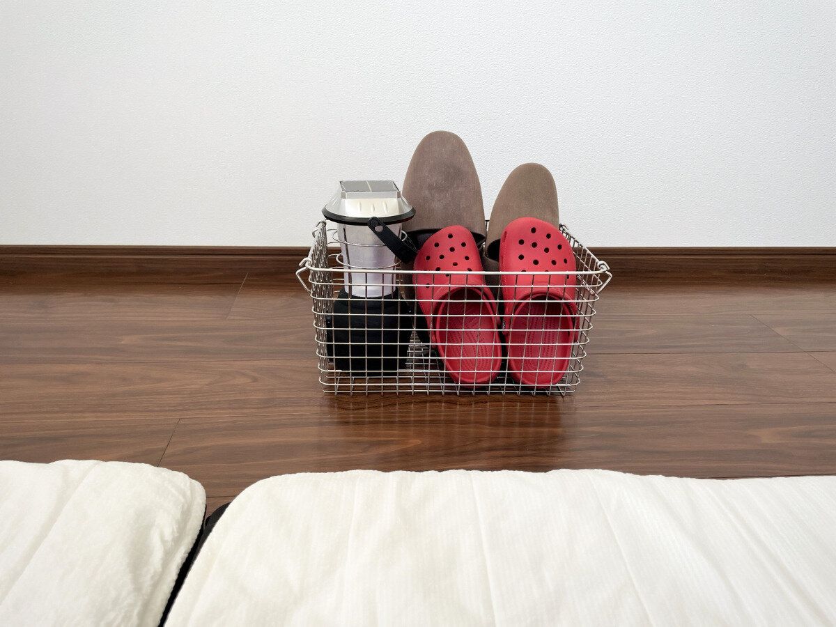 ミニマリスト寝室の防災対策