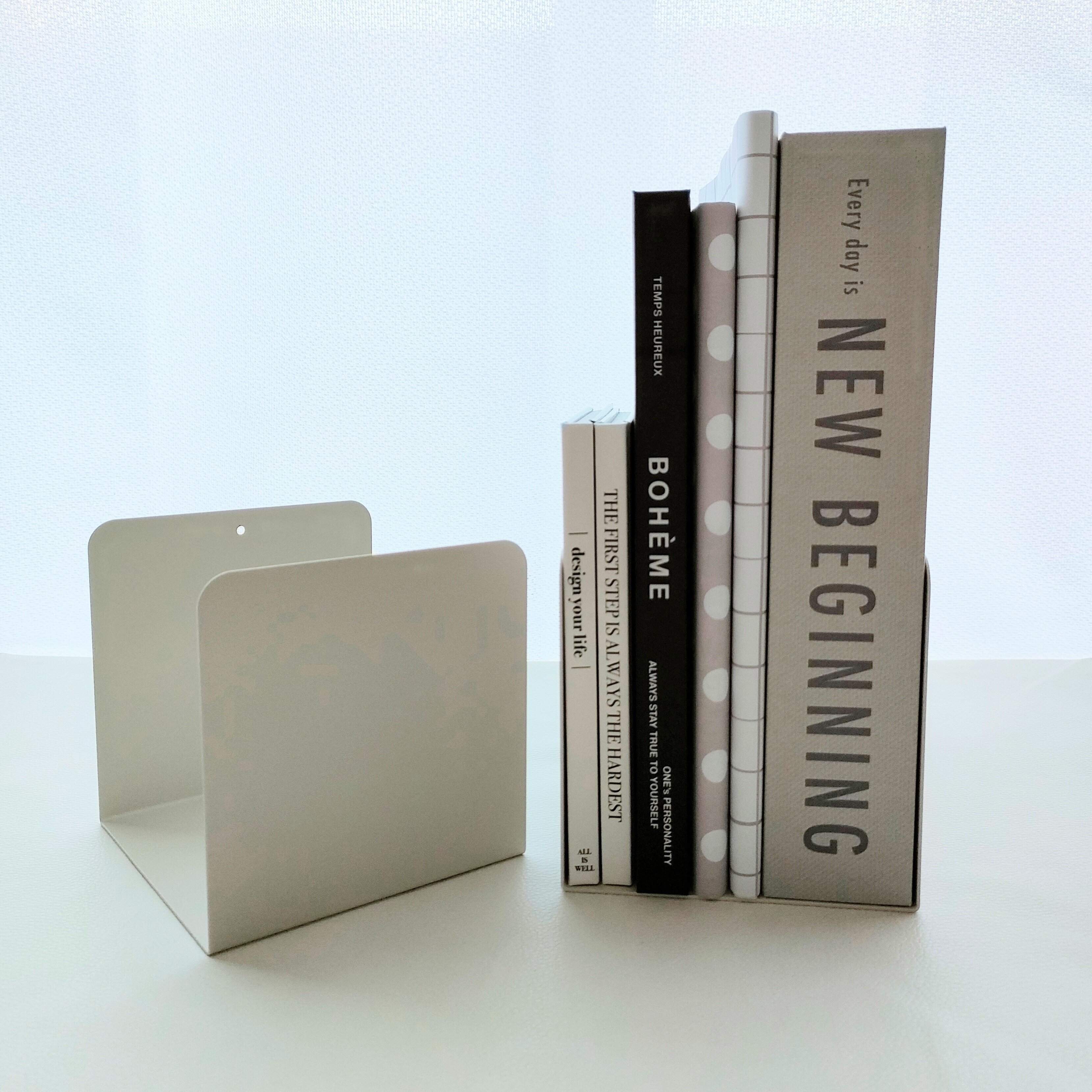 100円ショップセリア ブックスタンドU型