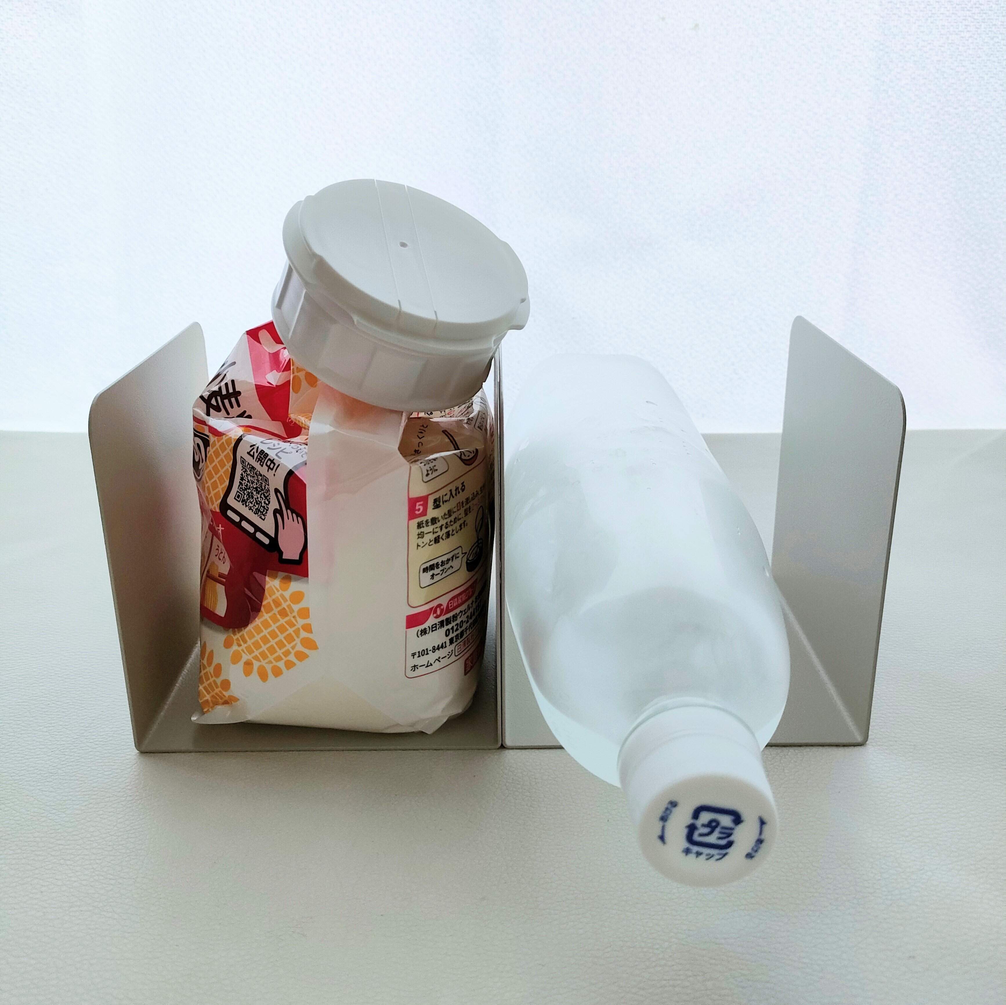 100円ショップセリア ブックスタンドU型