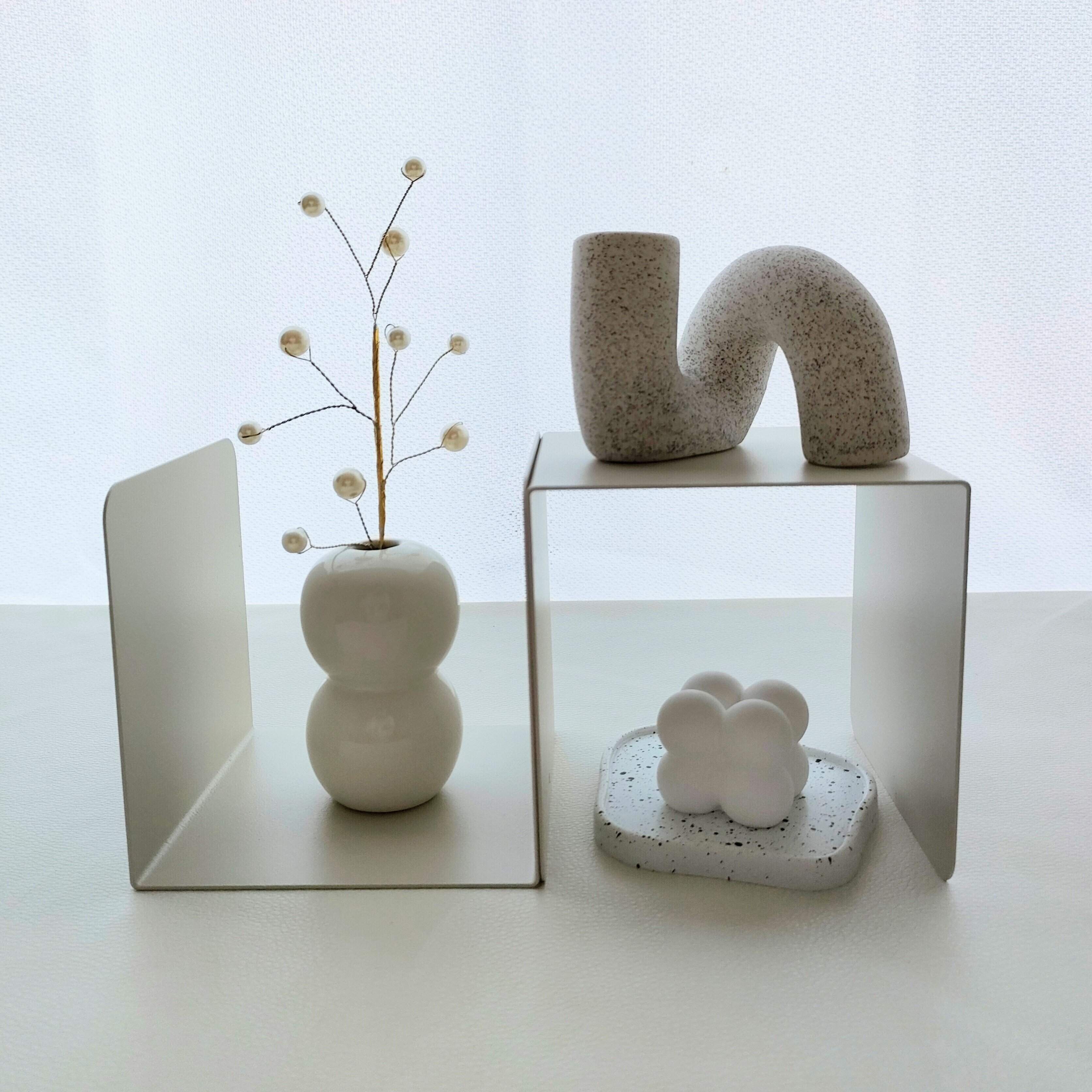 100円ショップセリア ブックスタンドU型