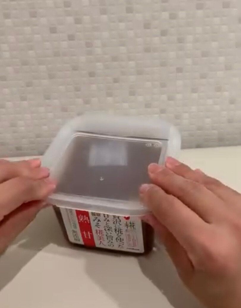 味噌をより使いやすく!「味噌のフタ」