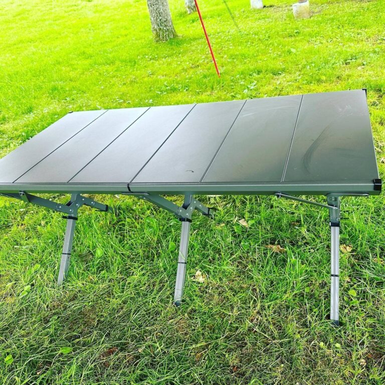 SNSで話題！【ワークマン】「やっと手に入れた」「乗り換えよう」おすすめキャンプ用品4選