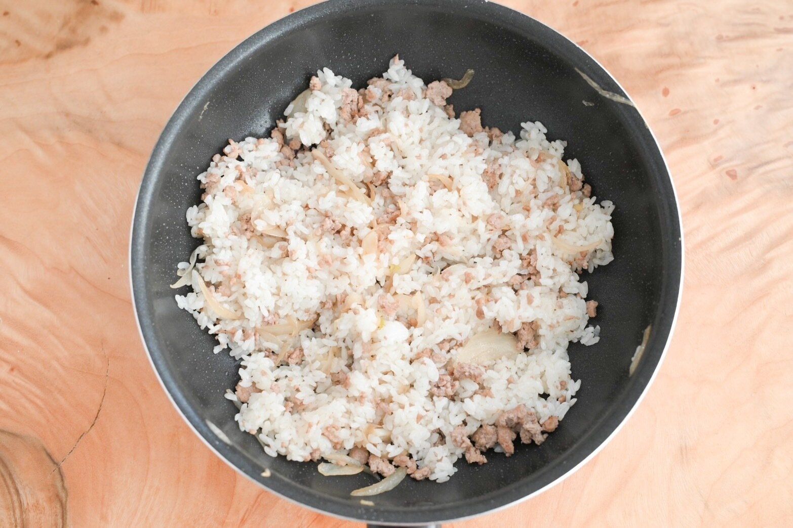 炒めたごはんと具材