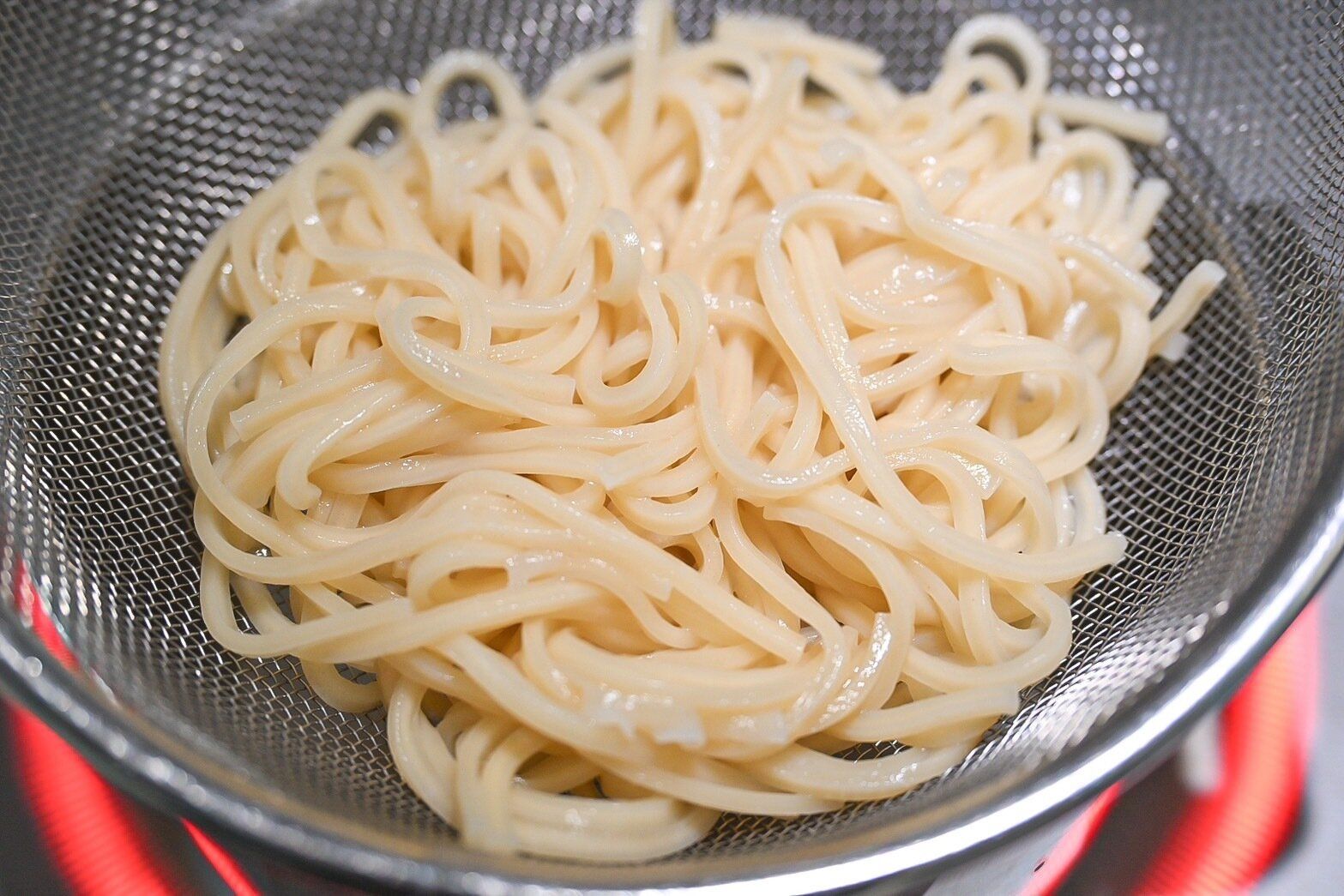ザルに入った麺