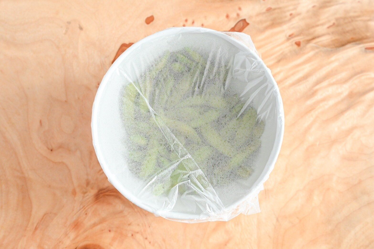 ラップをした枝豆