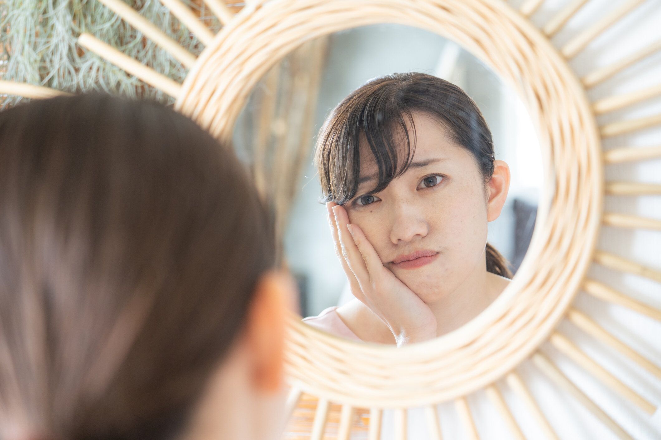 肌を気遣う女性