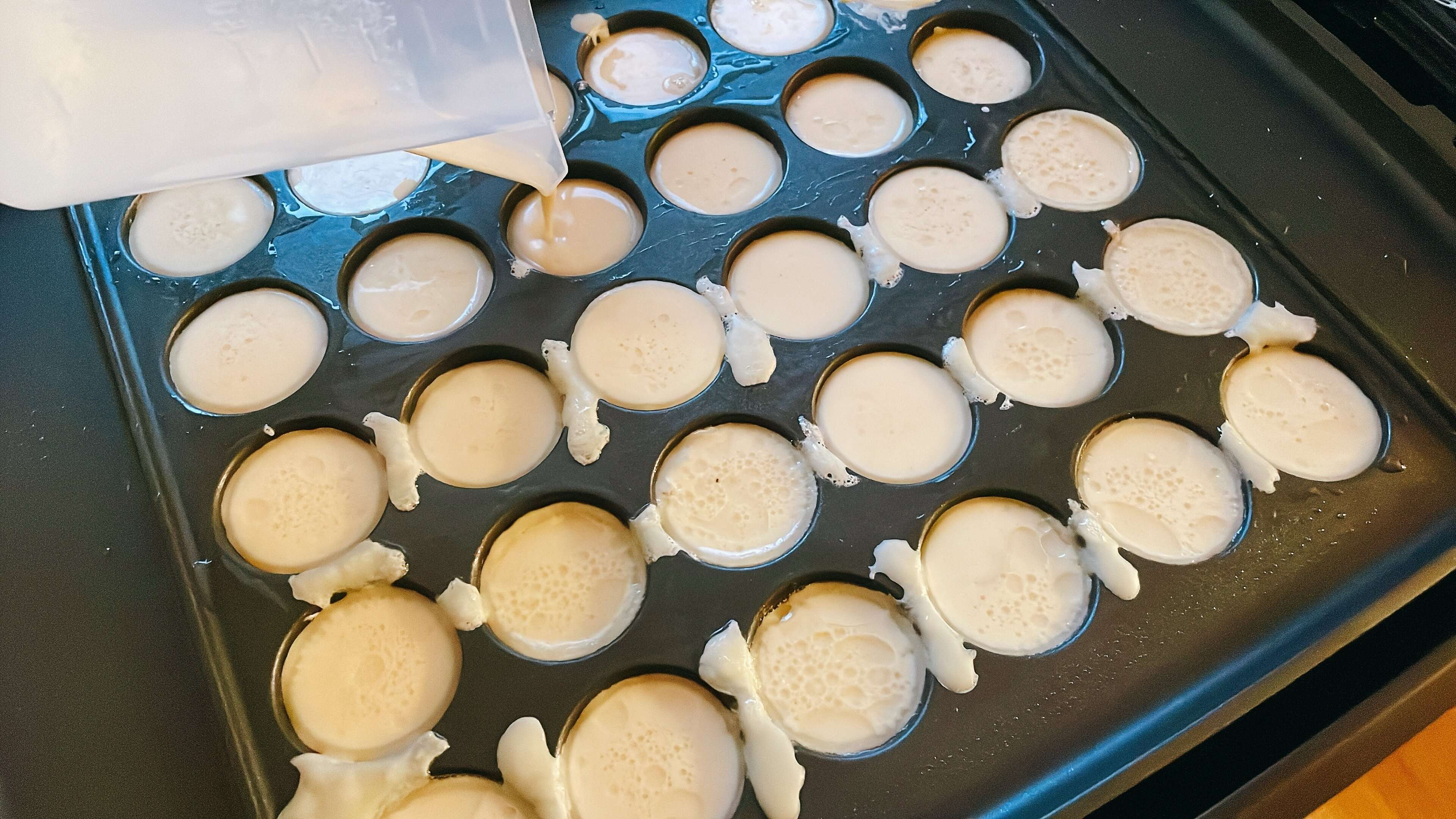 生地を流し込む