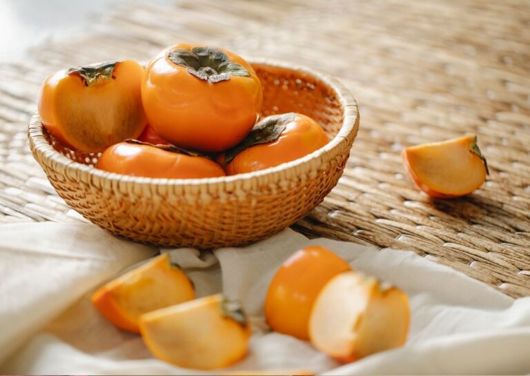 野菜のプロが解説！柿をスーパーで買うときにおいしいものを見分けるコツとは？