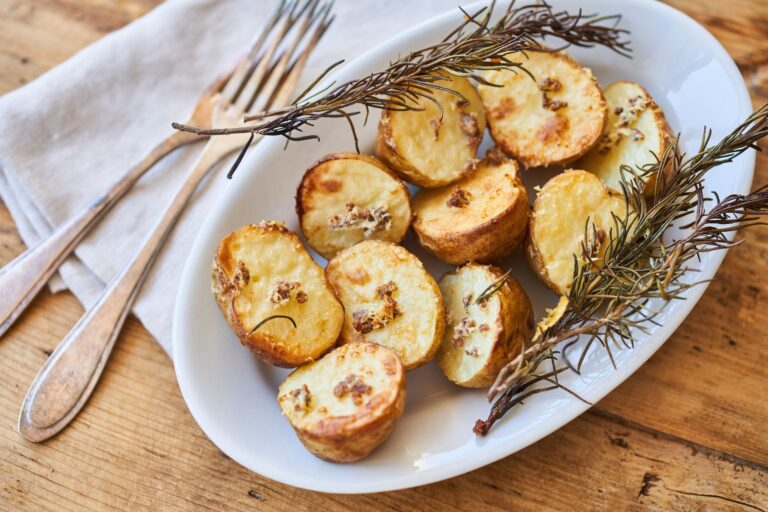 人気の「新じゃが」レシピ10選！作り置きやおつまみまで