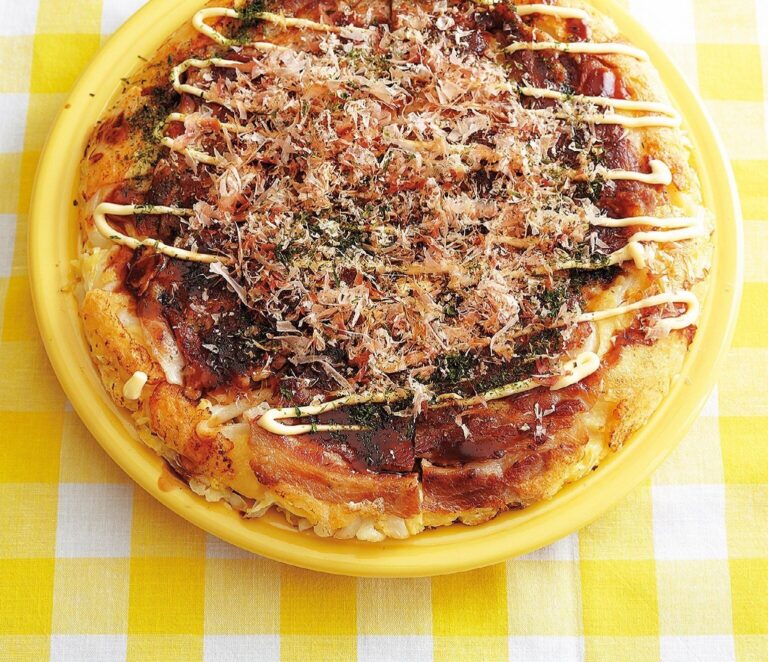 フライパン１つでできる！ポーチドエッグでカルボナーラ＆広島風お好み焼き