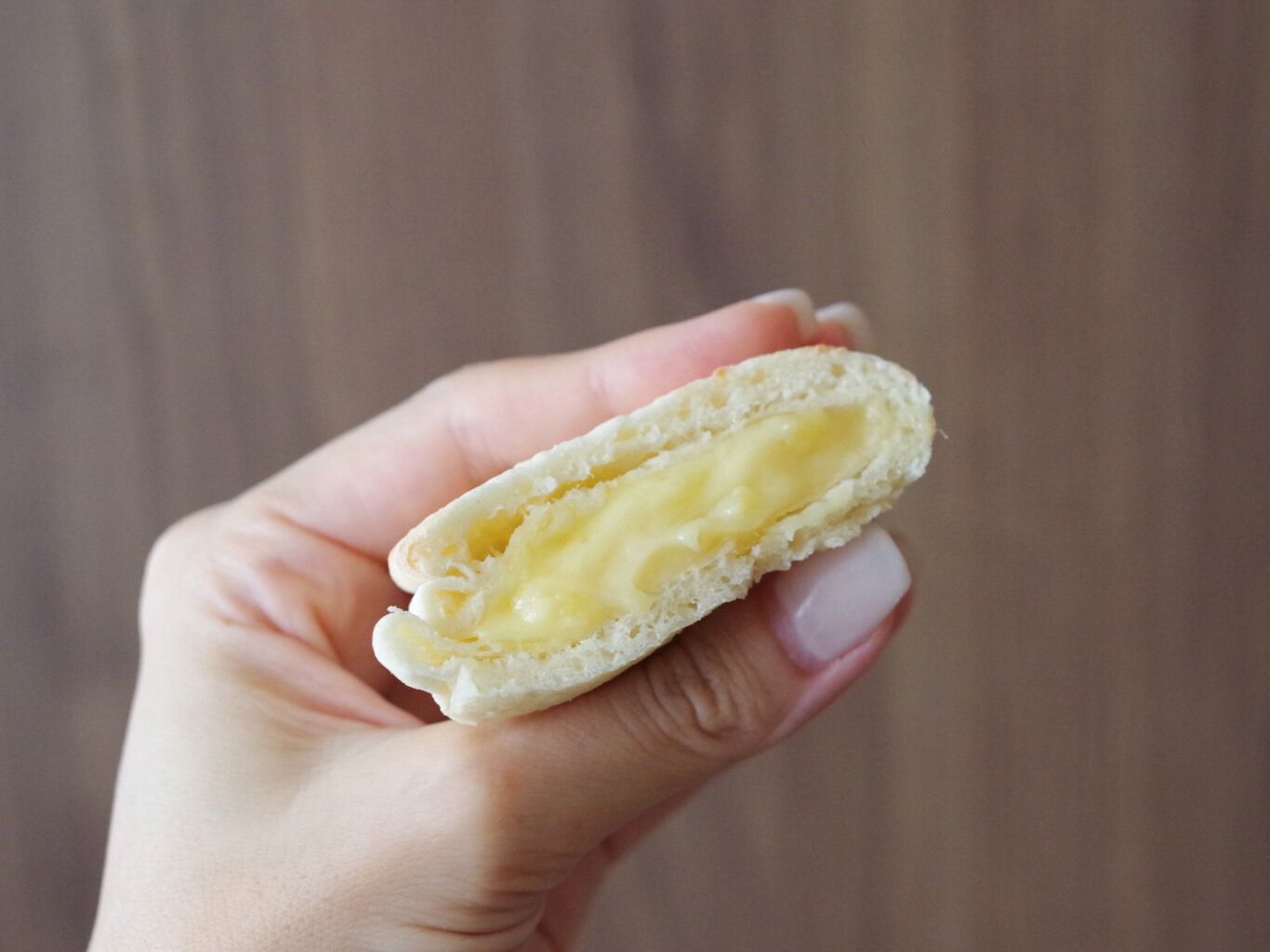 【ファミマ】どんな味？未知のあまじょっぱさ！さつまいも×チーズのピザサンドを実食