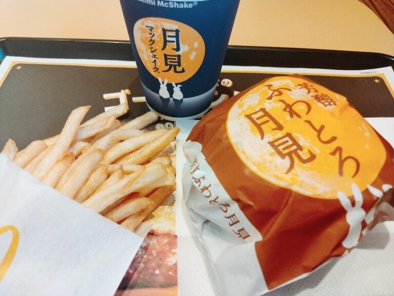 【マクドナルド】今年は「芳醇ふわとろ月見」が登場！フワフワバンズにクリーミーなトマトソースがたまらない！